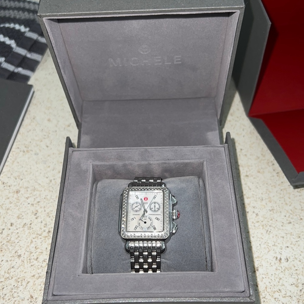 Silver Deco diamond bezel pearl face